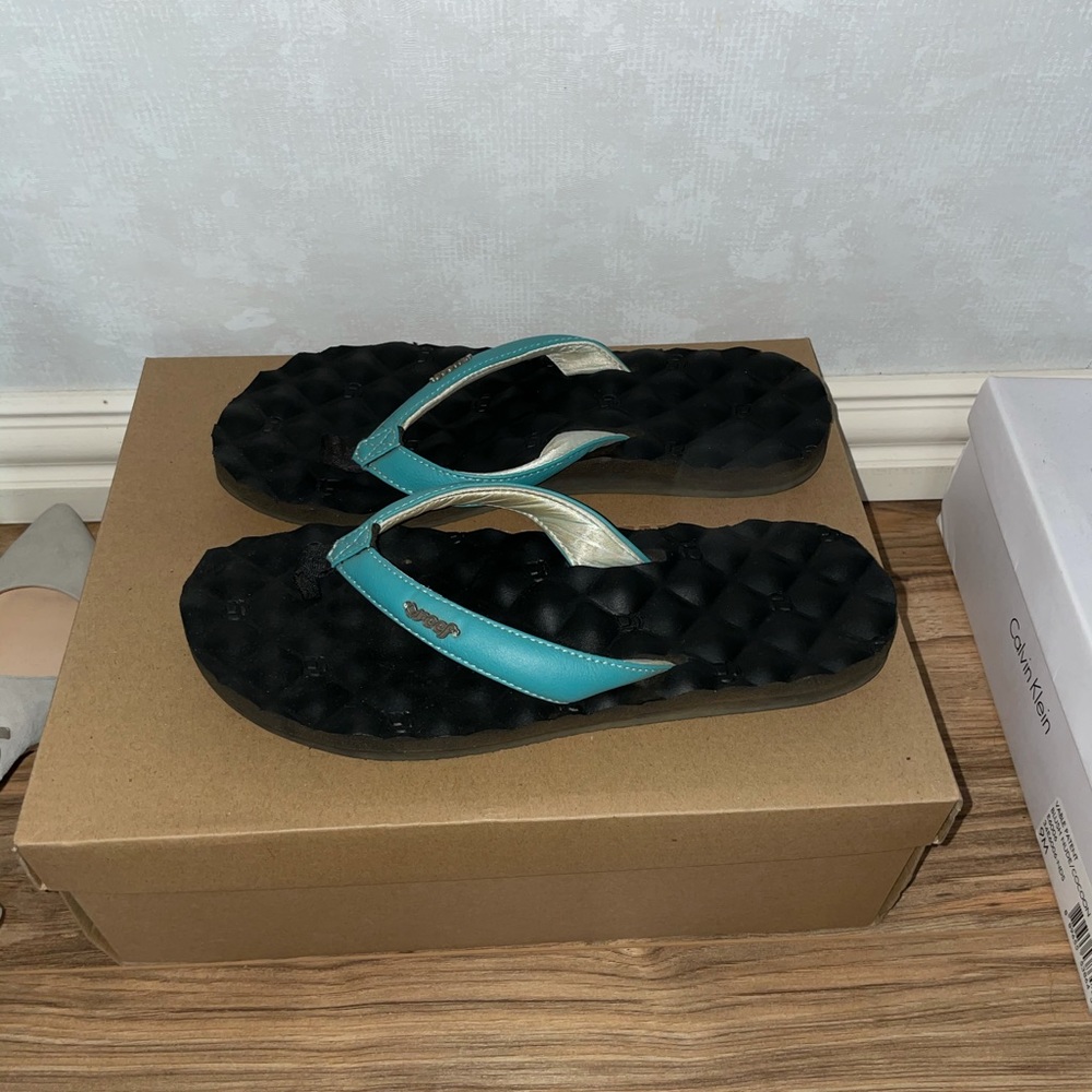 Reef women’s flip-flops